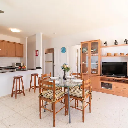 Nadia Lovely 3 Bedroom Private Heated Pool فيلة